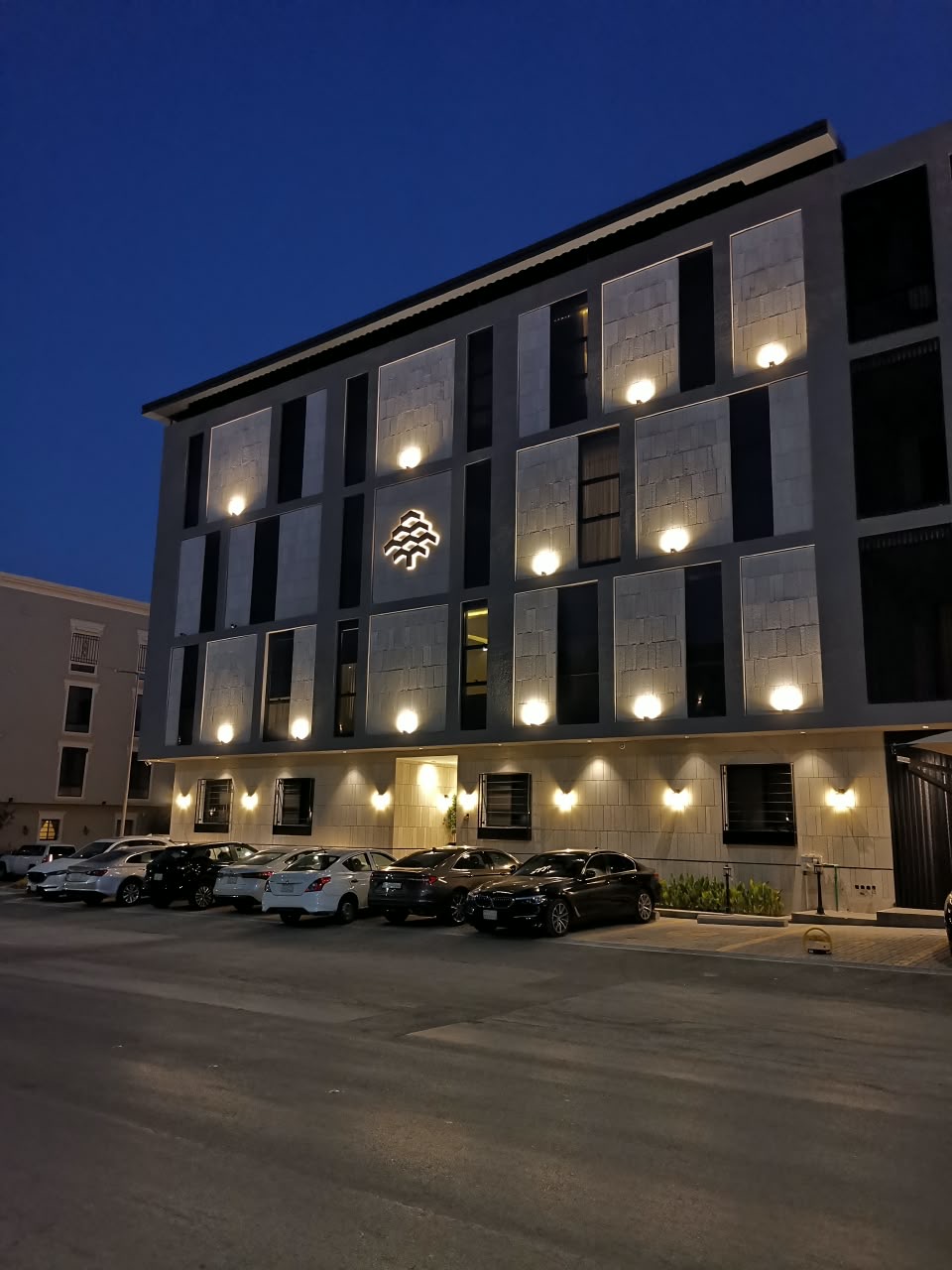 عمارة الرمز حي الياسمين